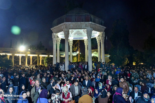 تحویل سال ۱۳۹۸ هجری شمسی در حافظیه شیراز