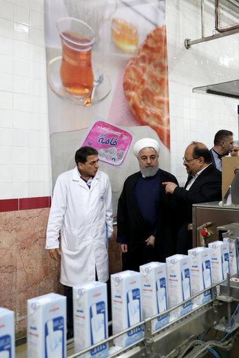 بازدید رئیس‌جمهور از مجموعه تولیدی شرکت صنایع شیر ایران(پگاه)
