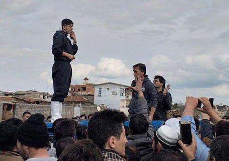 فیلم | کمکرسانی سردار آزمون به همشهریهای سیلزدهاش فیلم | کمکرسانی سردار آزمون به همشهریهای سیلزدهاش