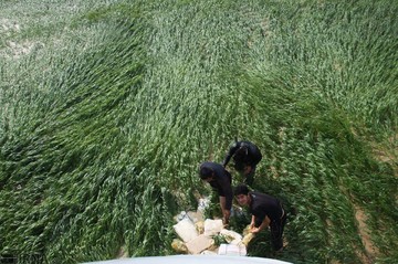 امدادرسانی هلال‌احمر در مناطق سیل‌زده استان گلستان