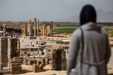 بازدید مسافران نوروزی از تخت جمشید