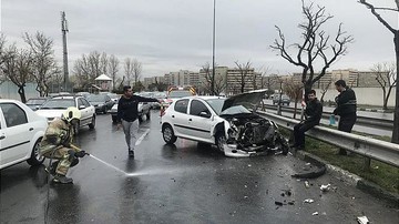 تصاویر | وضعیت ۲۰۶ بعد از تصادف با تویوتا و گاردریل بزرگراه 