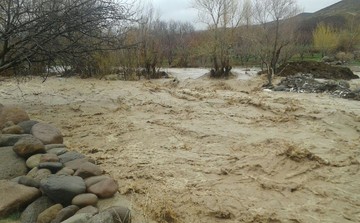 مراکز خدماتی-رفاهی در بستر رودخانه‌های شمیرانات تخلیه شد