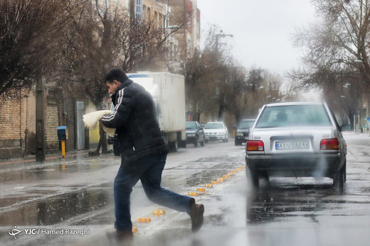 بارش شدید باران و آبگرفتگی معابر در ابهر