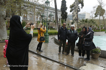 مسافران نوروزی در کاخ گلستان