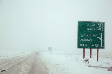 بارش برف در جاده ازنا - درود - خرم آباد