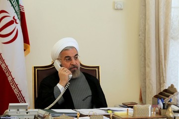 الرئيس روحاني : الحظر الامريكي الجائر لن يخلّ في العلاقات الاقتصادية بين ايران وصريبا