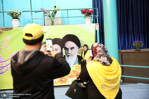 بازدید گردشگران خارجی از بیت امام خمینی(س) در جماران