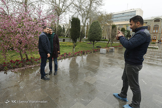 مسافران نوروزی در کاخ گلستان