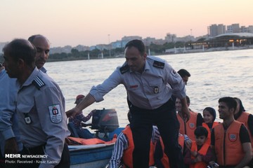 بی‌توجهی شهروندان و مسافران نوروزی به خطر سیلاب در اهواز