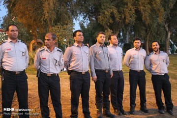 بی‌توجهی شهروندان و مسافران نوروزی به خطر سیلاب در اهواز