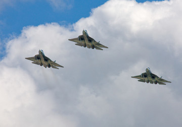 ۷۶ سوخو-۵۷ در راه!/ نیروی هوایی روسیه به زودی گروهی از جنگنده‌ها را به خدمت می‌گیرد