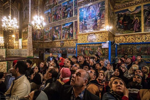 بازدید مسافران نوروزی از کلیسای وانک
