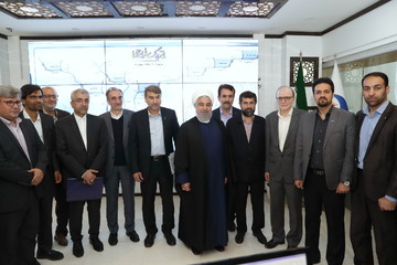 بازدید رئیس‌جمهور از مرکز مانیتورینگ سازمان آب و برق خوزستان