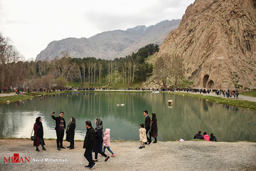 گردشگران نوروزی در طاق بستان