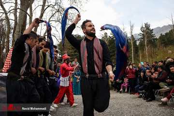 گردشگران نوروزی در طاق بستان