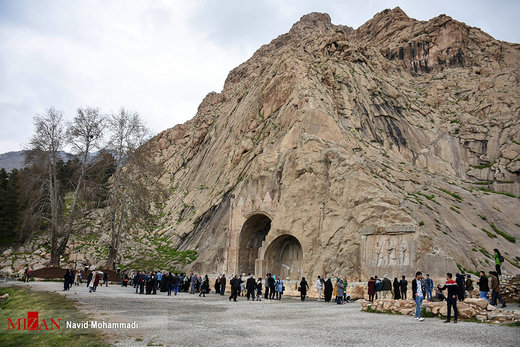 گردشگران نوروزی در طاق بستان