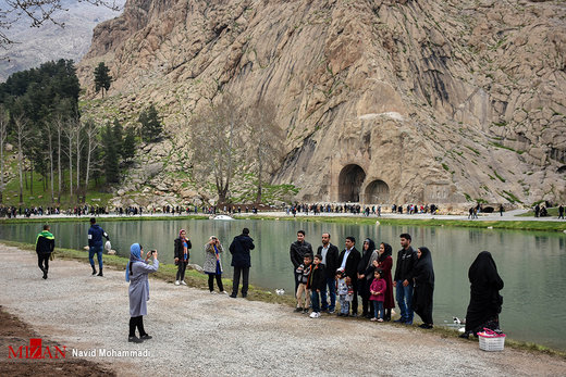 گردشگران نوروزی در طاق بستان
