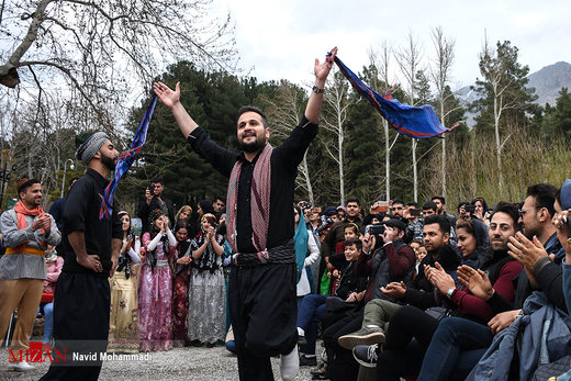 گردشگران نوروزی در طاق بستان