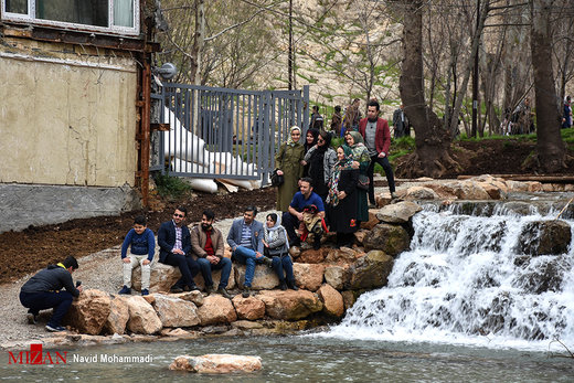 گردشگران نوروزی در طاق بستان