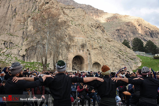 گردشگران نوروزی در طاق بستان