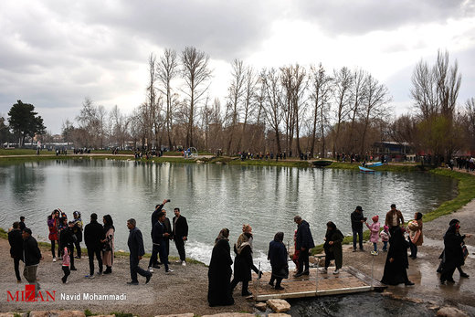 گردشگران نوروزی در طاق بستان