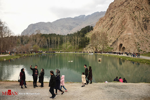 گردشگران نوروزی در طاق بستان