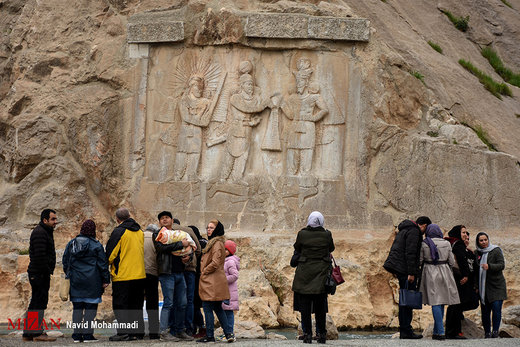 گردشگران نوروزی در طاق بستان