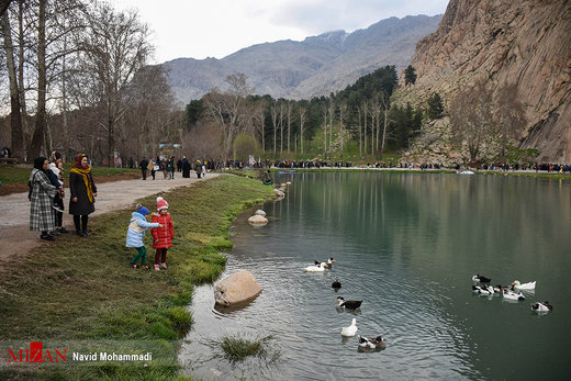 گردشگران نوروزی در طاق بستان