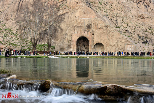 گردشگران نوروزی در طاق بستان
