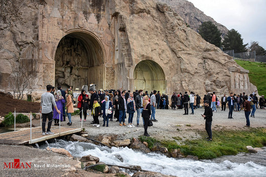 گردشگران نوروزی در طاق بستان