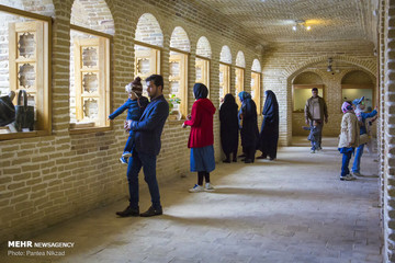 گردشگران نوروزی در قلعه چالشتر