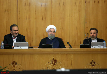 کاربران خبرآنلاین به دولت روحانی: ۲ سال برای حل مشکل مسکن و دلار زمان دارید /تکلیف برجام را مشخص کنید