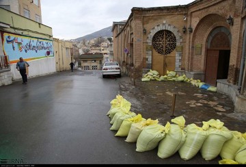 آمادگی مردم شهر سنندج برای مقابله با سیل احتمالی‎