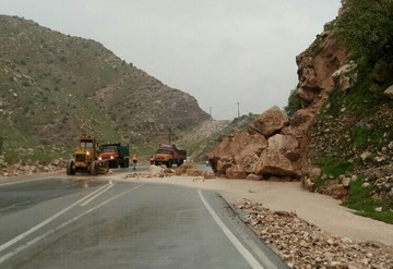 ۴۰ روستای لرستان در محاصره  سیل/ تردد در جاده‌های استان جریان دارد 