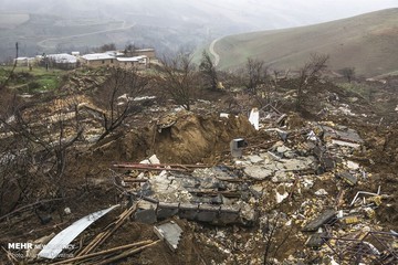 رانش زمین و ریزش بخشی از کوه در روستای گلی از توابع بجنورد