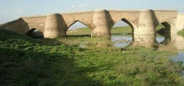 سیل به تعدادی از بناهای تاریخی همدان آسیب زد
