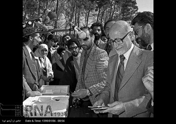 12 فروردین 1358 - روز « جمهوری اسلامی »