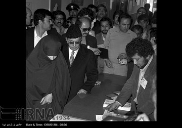 12 فروردین 1358 - روز « جمهوری اسلامی »
