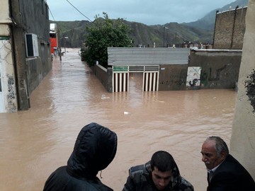 آبگرفتگی معابر در شهر معمولان در ۶۰ کیلومتری جنوب خرم‌آباد 