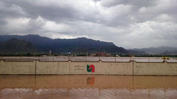 نمایی دیگر از وضعیت آبگرفتگی فرودگاه خرم آباد