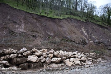 ریزش کوه در دره فرحزاد