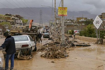 بی‌خبری از سیل‌زدگان پل‌دختر/ روستاها در محاصره سیلاب