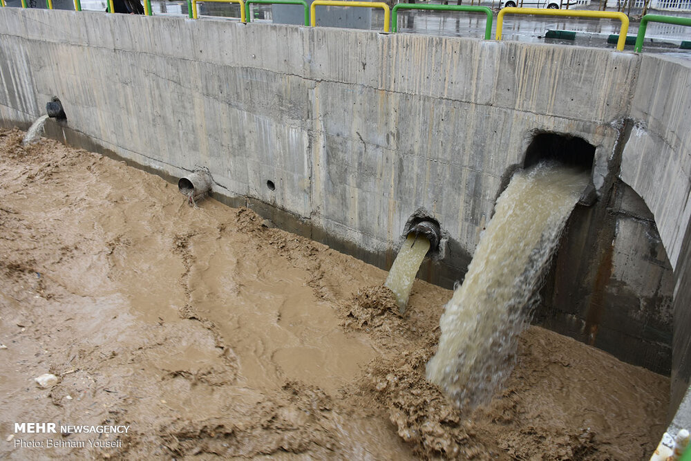 تخریب بخشی از دیواره رودخانه شهر اراک