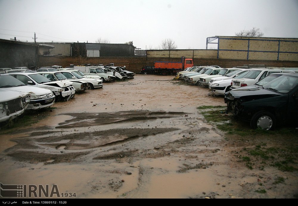 خسارت سیل به ده ها دستگاه خودرو و موتورسیکلت