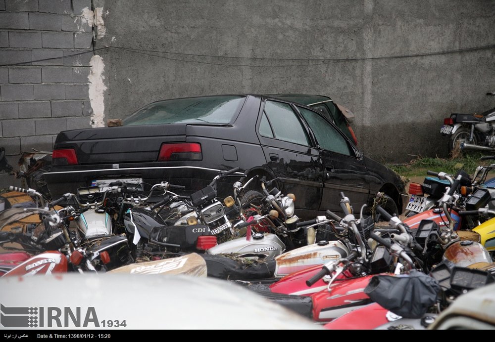 خسارت سیل به ده ها دستگاه خودرو و موتورسیکلت