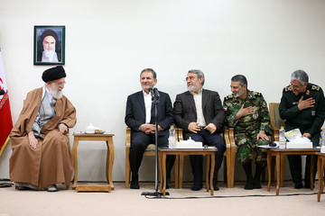 جلسه ویژه بررسی اقدامات و امدادرسانی‌ها به استان‌های سیل‌زده‌ی کشور در حضور رهبر انقلاب