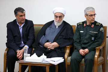 جلسه ویژه بررسی اقدامات و امدادرسانی‌ها به استان‌های سیل‌زده‌ی کشور در حضور رهبر انقلاب