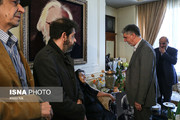 تصاویر | حضور وزیر ارشاد و هنرمندان در منزل مرحوم جمشید مشایخی