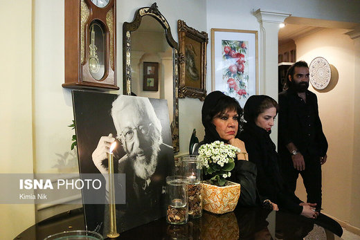 حضور وزیر ارشاد و هنرمندان در منزل مرحوم جمشید مشایخی